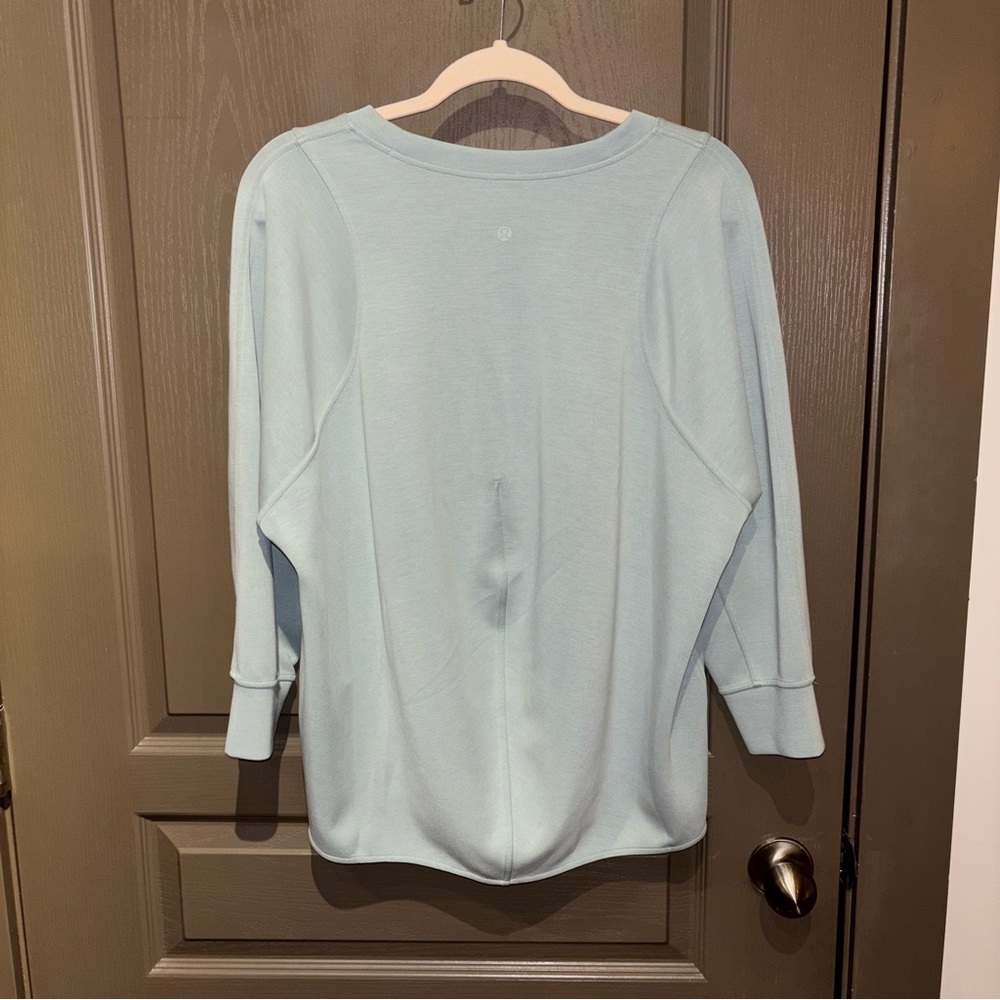 Lululemon Softstreme Draped-Back Crew
Silver Blue - Picture 12 of 13